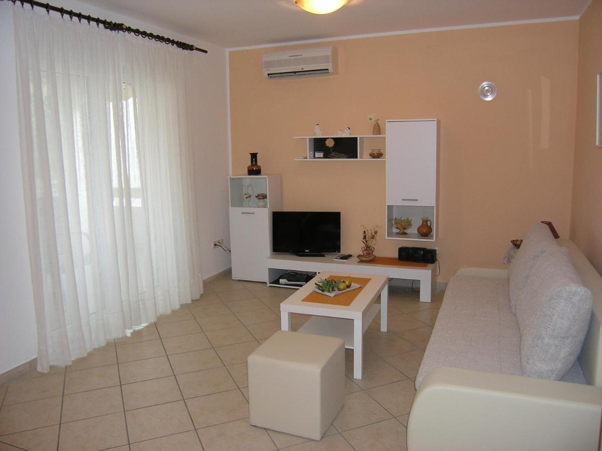 Apartments Biljana For Relaxing Holidays In Baska Esterno foto