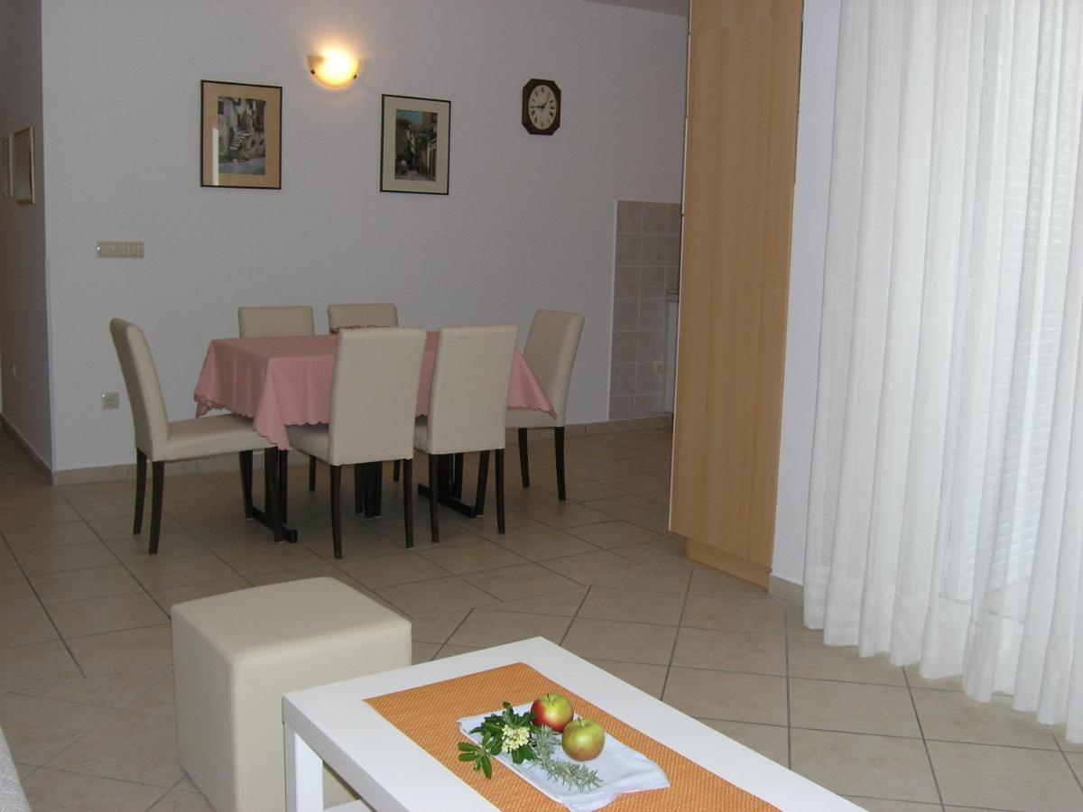 Apartments Biljana For Relaxing Holidays In Baska Esterno foto