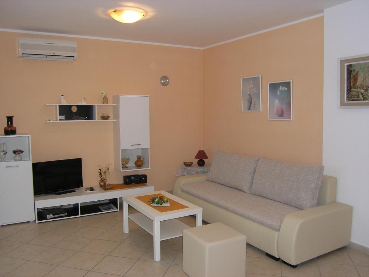 Apartments Biljana For Relaxing Holidays In Baska Esterno foto